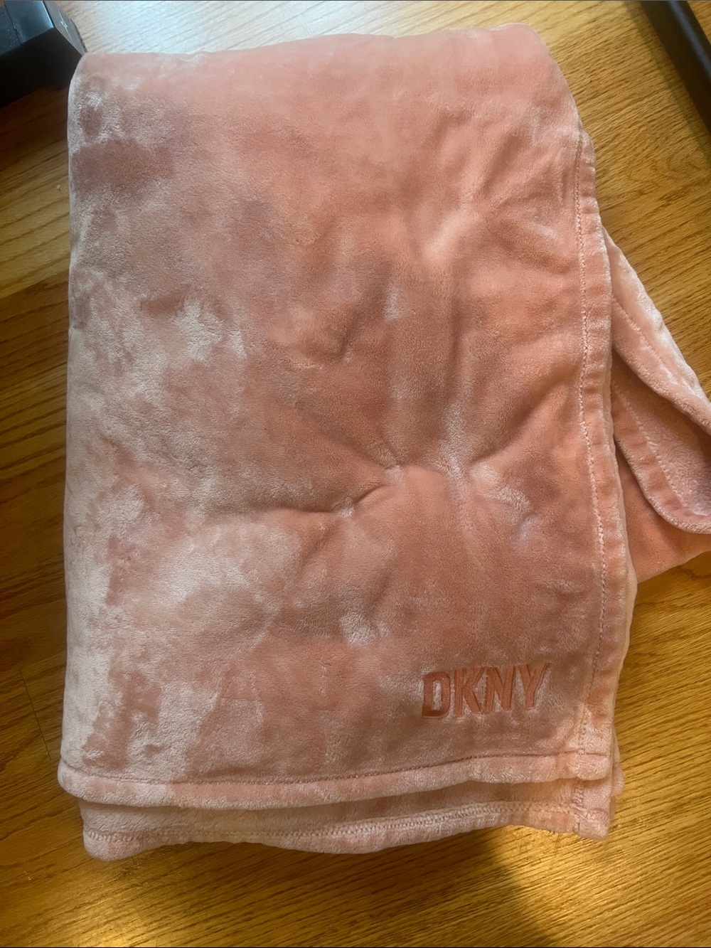 DKNY Plush Velvet Blush Twin XL Dorm Bedding Blanket Soft